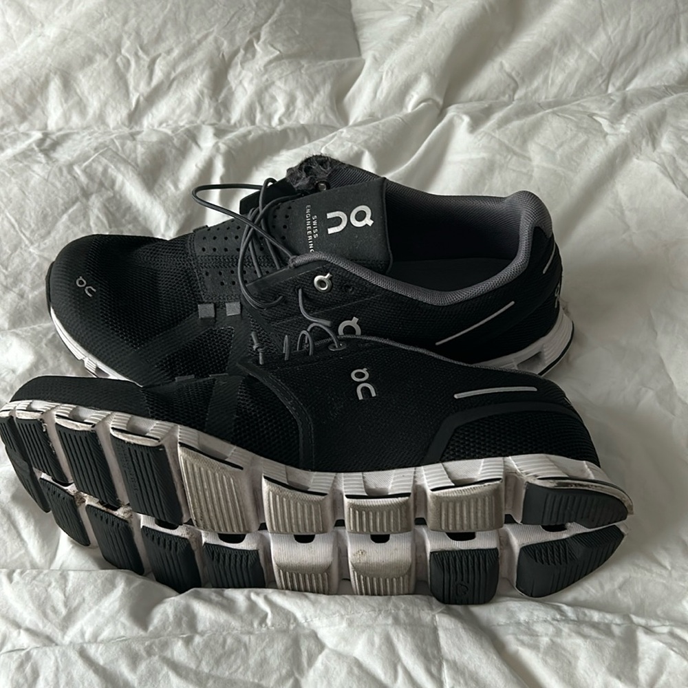 On Cloud Womens Shoe. Size 10